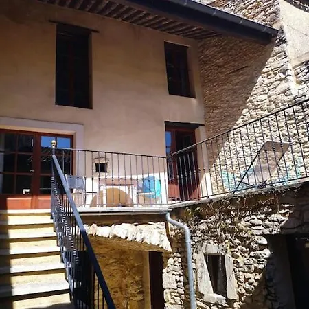 Дом отдыха Proche Avignon Grande Maison De Village Au Calme Сен-Лоран-дез-Арбр