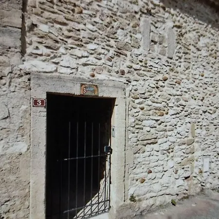 Casa de Férias Proche Avignon Grande Maison De Village Au Calme *