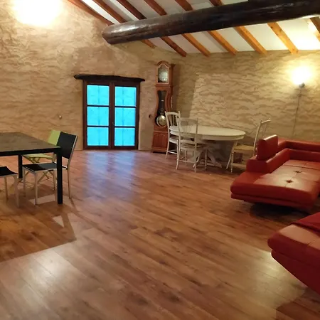 Proche Avignon Grande Maison De Village Au Calme Casa de Férias Saint-Laurent-des-Arbres