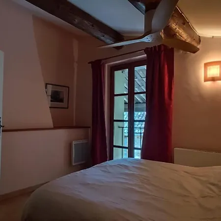 Proche Avignon Grande Maison De Village Au Calme Hébergement de vacances *