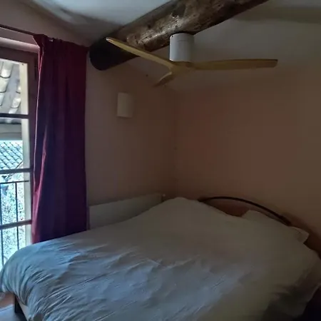 Hébergement de vacances Proche Avignon Grande Maison De Village Au Calme