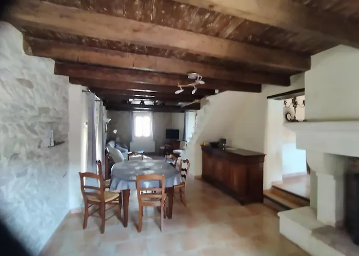 Proche Avignon Grande Maison De Village Au Calme *