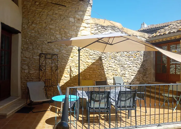 Proche Avignon Grande Maison De Village Au Calme Casa vacanze