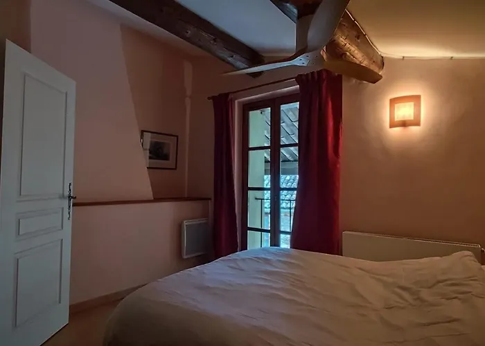 Proche Avignon Grande Maison De Village Au Calme Casa vacanze *